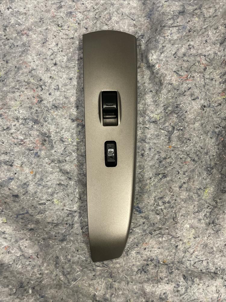 2010 Toyota Prius Front Passenger Side Right Window Switch OEM 4231-47090 – photo 1