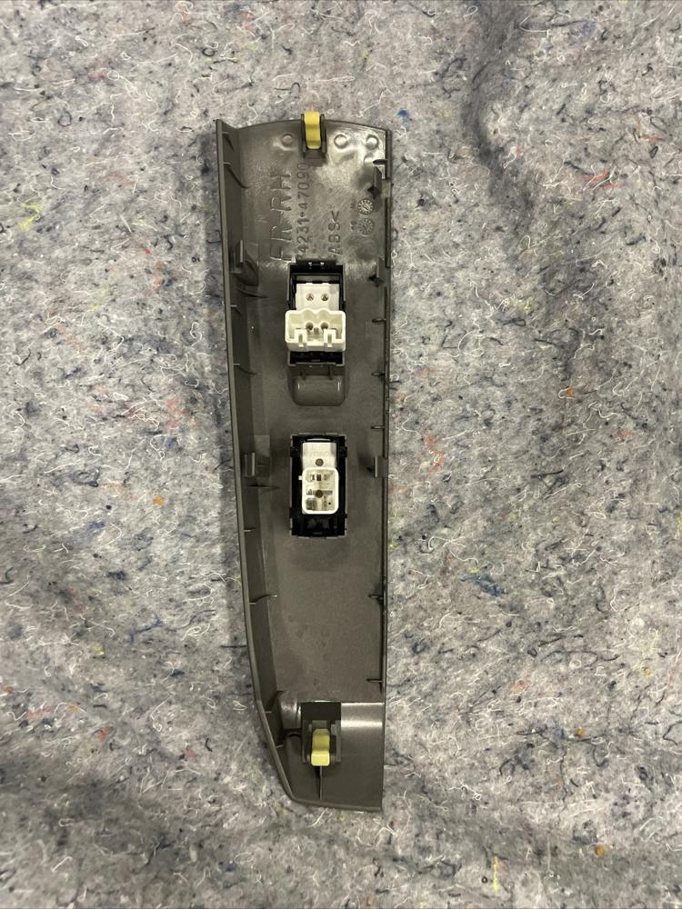 2010 Toyota Prius Front Passenger Side Right Window Switch OEM 4231-47090 – photo 2