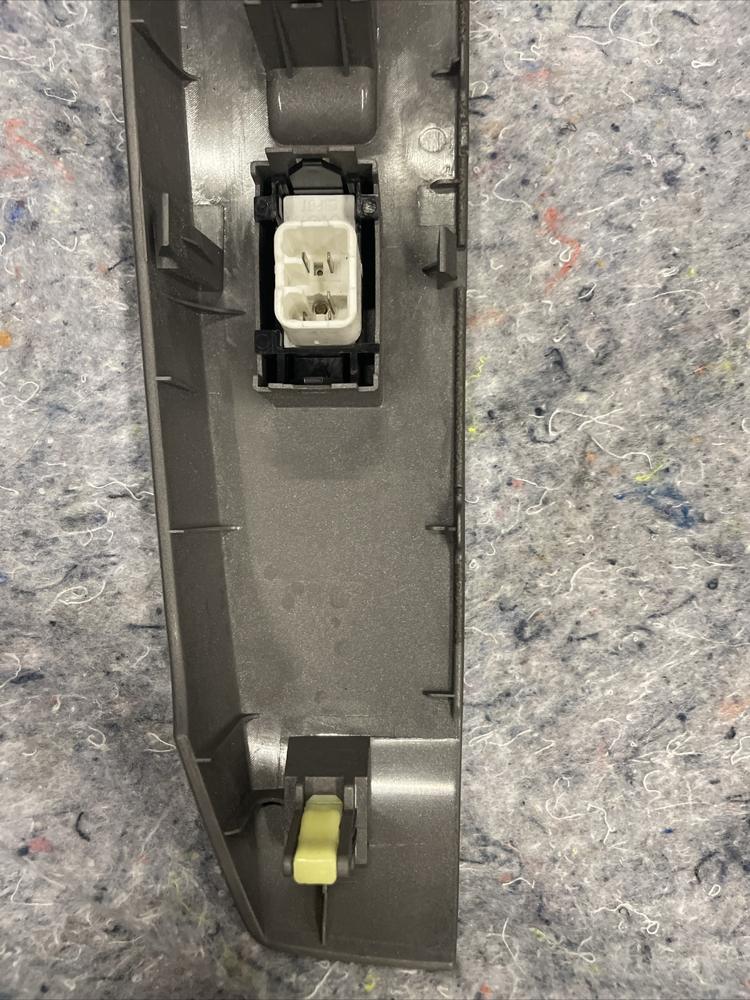 2010 Toyota Prius Front Passenger Side Right Window Switch OEM 4231-47090 – photo 4