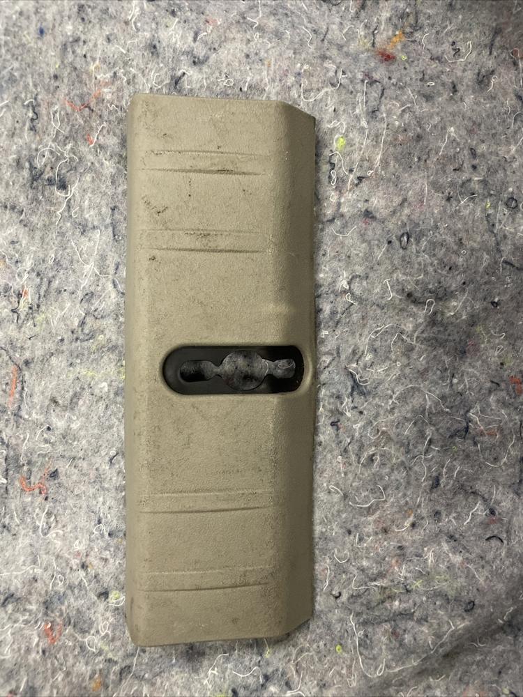 2004-2009 Toyota Prius Rear Trunk Trim Hole Cover 64718-47010 – photo 1