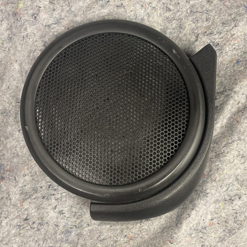 07-17 Jeep Patriot Rear Left Driver Side Door Panel Speaker Cover OEM 186006992 – photo 1