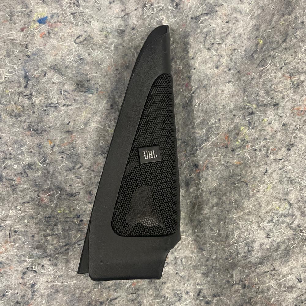 Toyota Prius 2005 Front Right Door Tweeter Speaker Corner Cover 67491-47020 C69 – photo 1