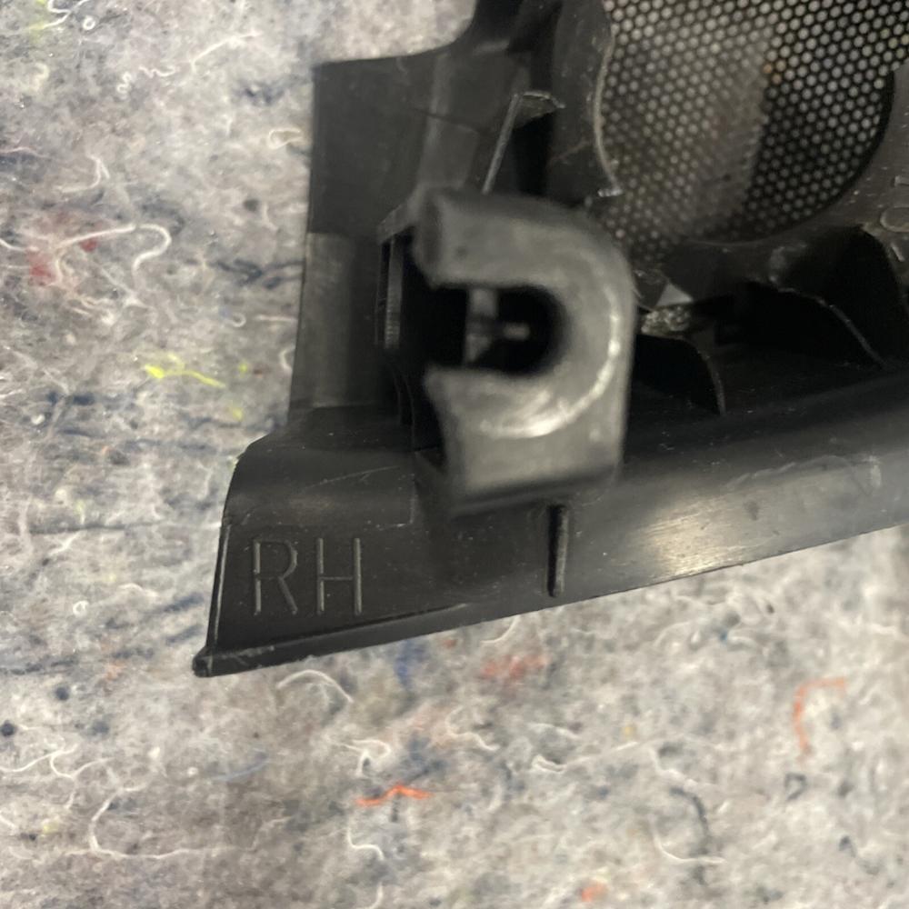 Toyota Prius 2005 Front Right Door Tweeter Speaker Corner Cover 67491-47020 C69 – photo 3