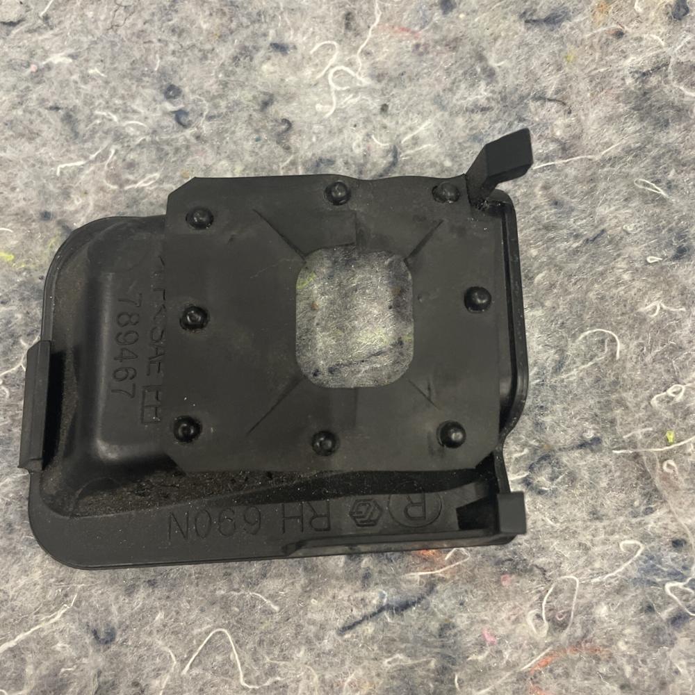 04-09 Toyota Prius Steering Wheel Cruise Control Switch Cover Trim RH OEM 789467 – photo 2