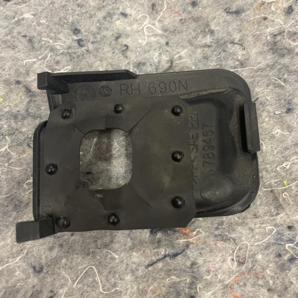 04-09 Toyota Prius Steering Wheel Cruise Control Switch Cover Trim RH OEM 789467 – photo 3