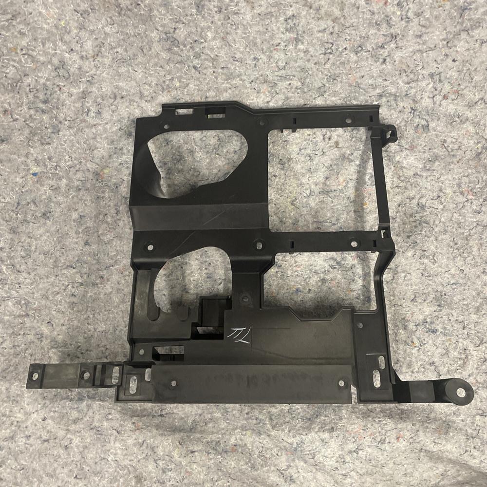 Gm Silverado Sierra Avalanche Escalade Headlight Support Bracket Left 15798919 – photo 1