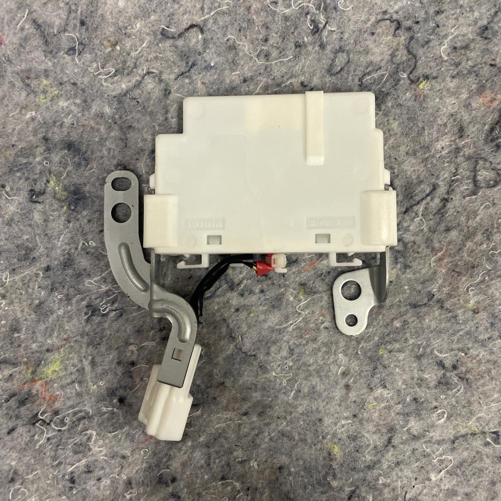 04-09 Toyota Prius Smart Key Indoor Oscillator Control Module OEM 89992-47030 – photo 3