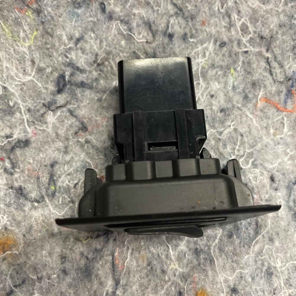 Toyota Prius (XW20) 2006 AUX 86190-53010 – photo 3