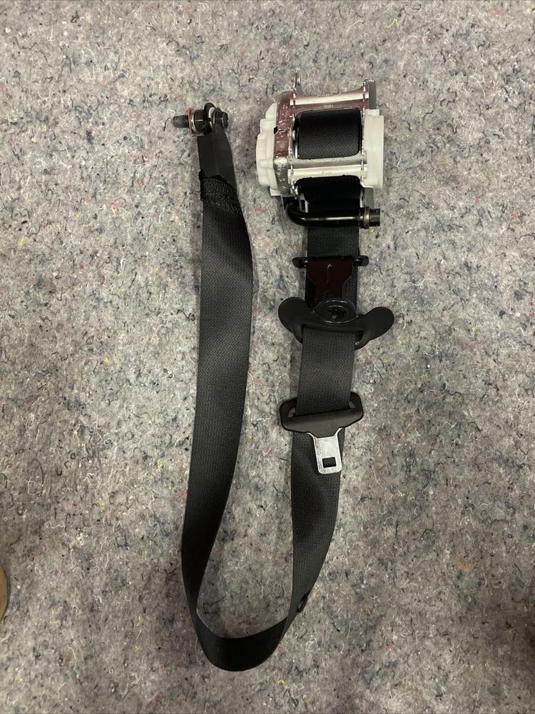 2020-2022 Kia Telluride Front Left Seat Belt Retractor Black OEM *good* – photo 1