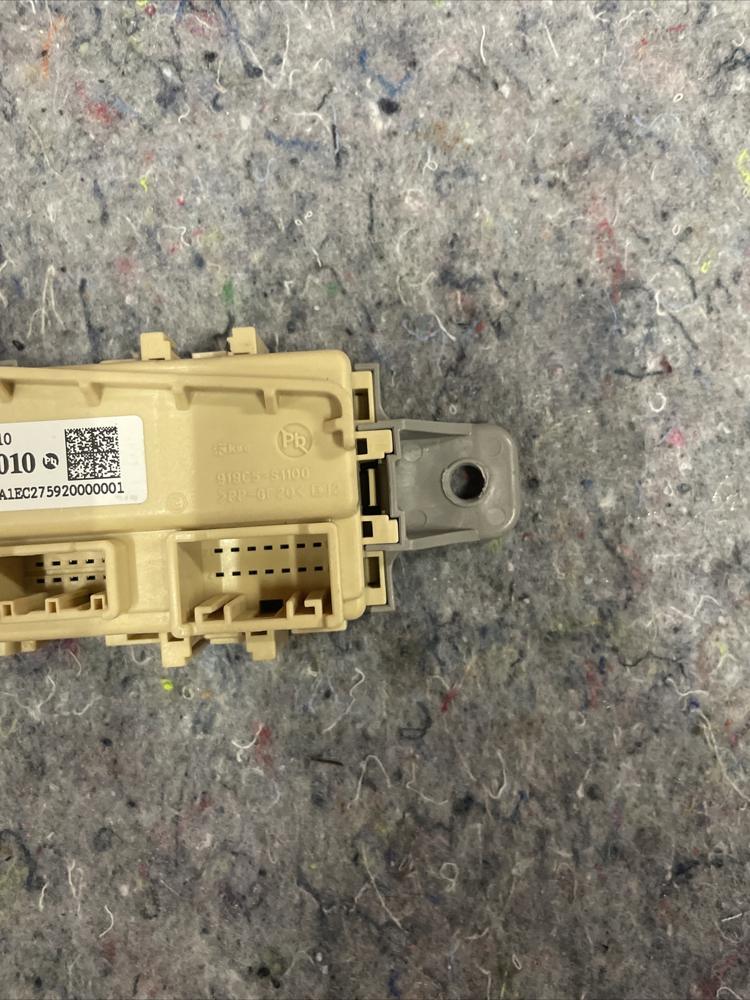 2024 Kia Telluride S OEM Front Dash Junction Fuse Relay Box Control Module – photo 3