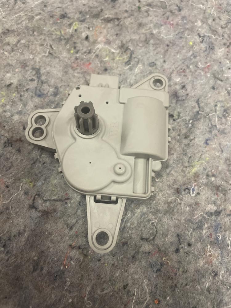 Kia Telluride HVAC AC Heater Flap Servo Door Motor Actuator OEM 2024 – photo 2
