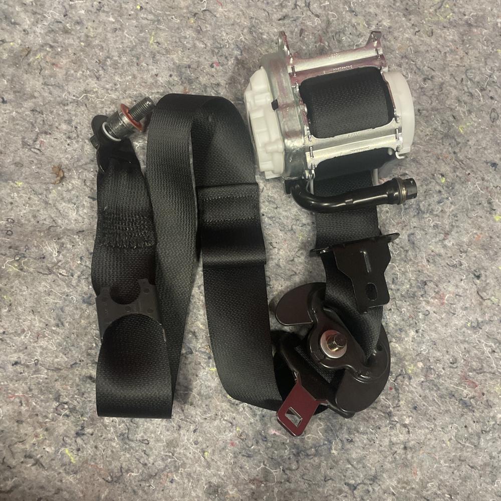 2024 Kia Telluride Front Right Seat Belt Retractor Black OEM *good* – photo 1