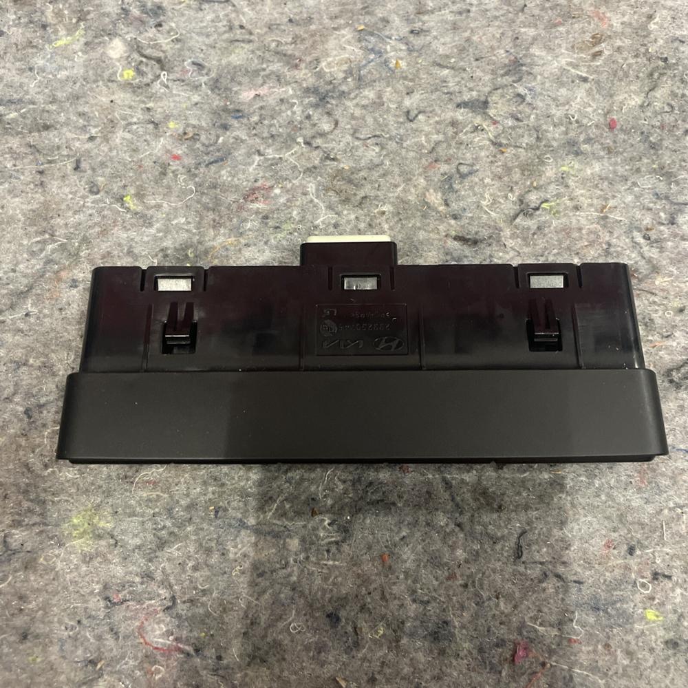 2024 Kia Telluride OEM Front Lane Assist Traction Control Switchpanel 9370089500 – photo 3