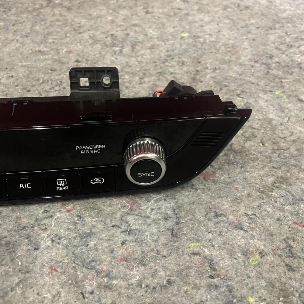 2024 Kia Telluride Rear Climate Control Switch Light Lamp Panel 97250-S9BD0 – photo 2