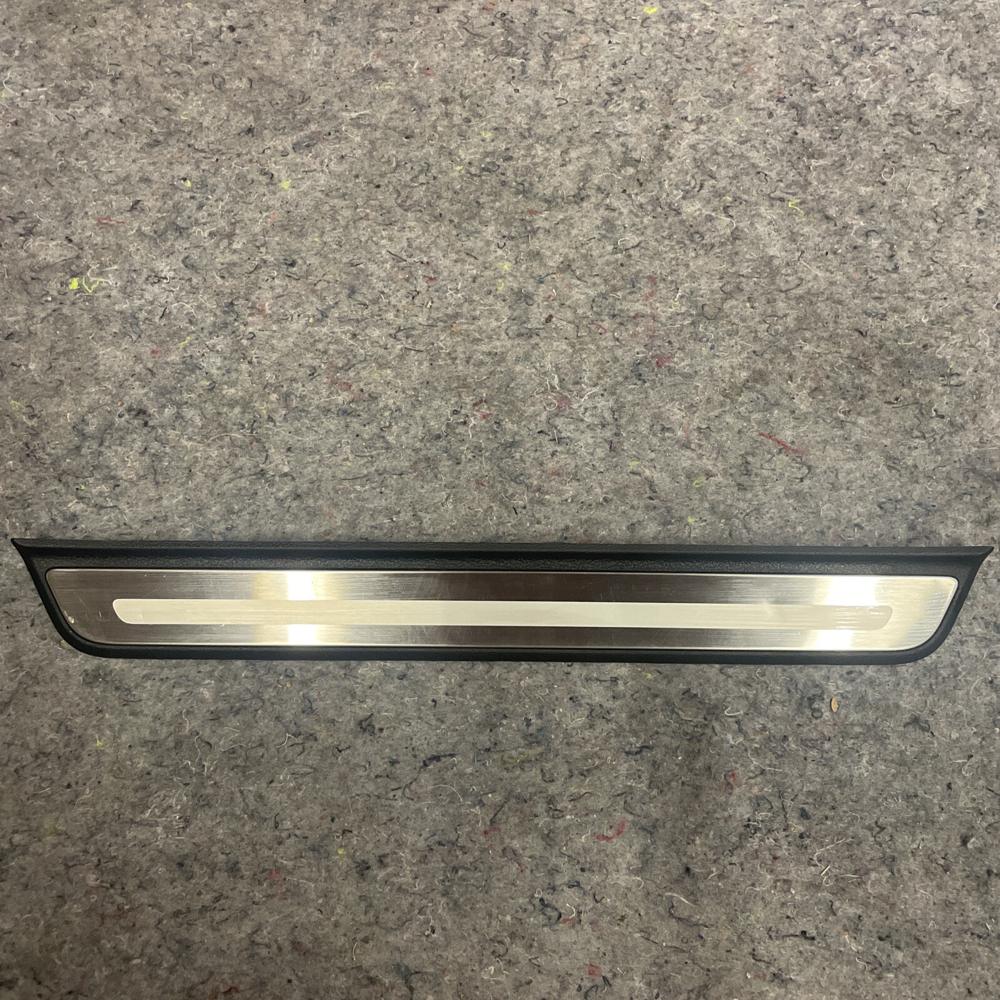 Kia Telluride Front Left Door Sill Step Scuff Plate Trim Cover OEM 2024 – photo 1