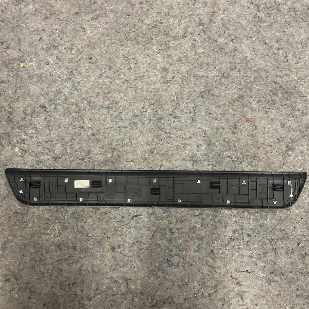 Kia Telluride Front Left Door Sill Step Scuff Plate Trim Cover OEM 2024 – photo 3