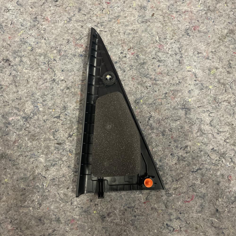 2024 Kia Telluride Rear LH Door Trim Corner Cover Panel OEM – photo 2