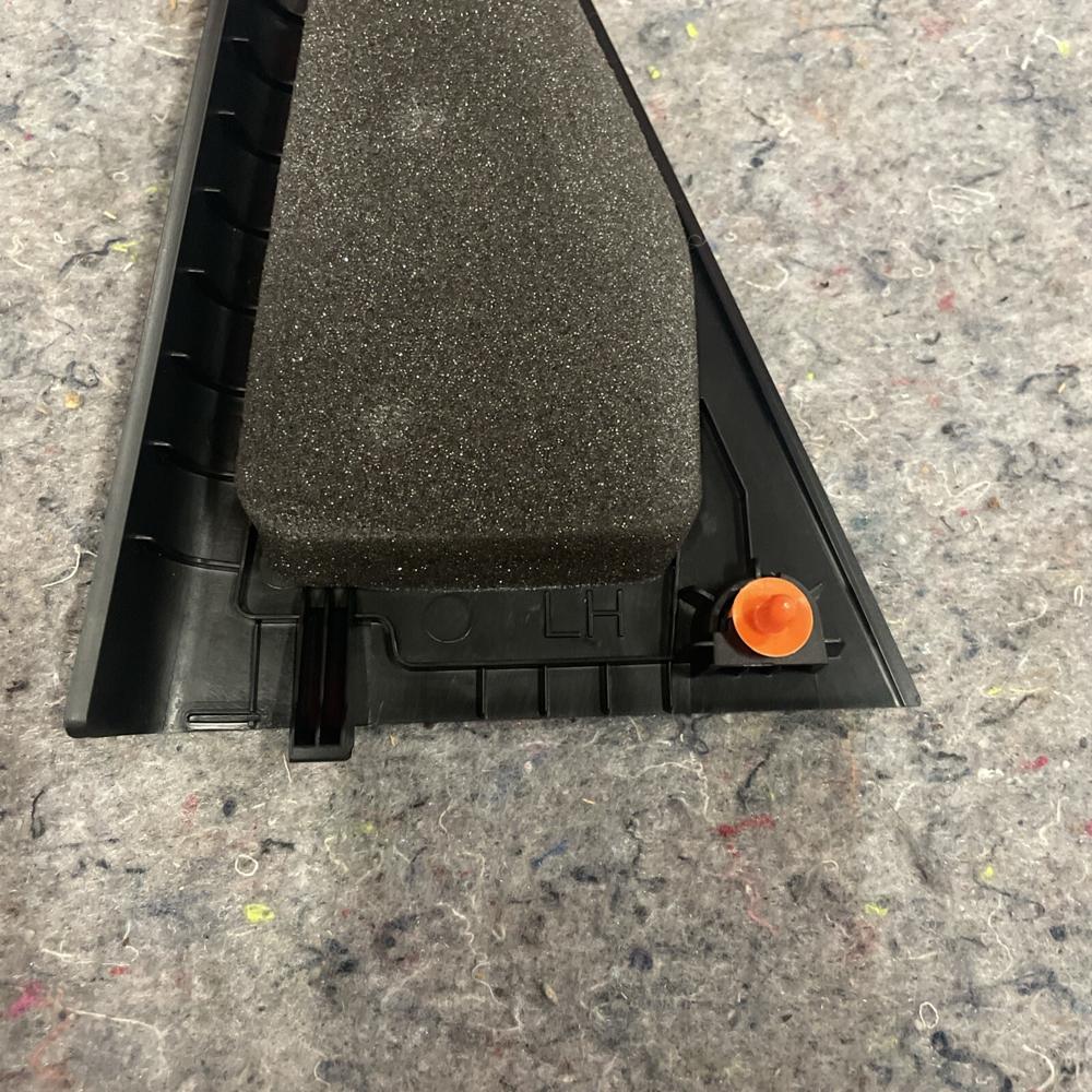 2024 Kia Telluride Rear LH Door Trim Corner Cover Panel OEM – photo 3