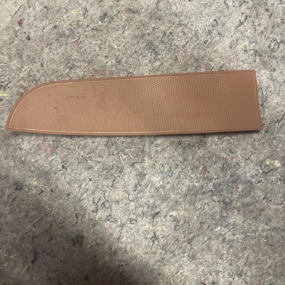 Kia Telluride Dashboard Trim 2024 82742-S9000 Petrol Fr RH – photo 1