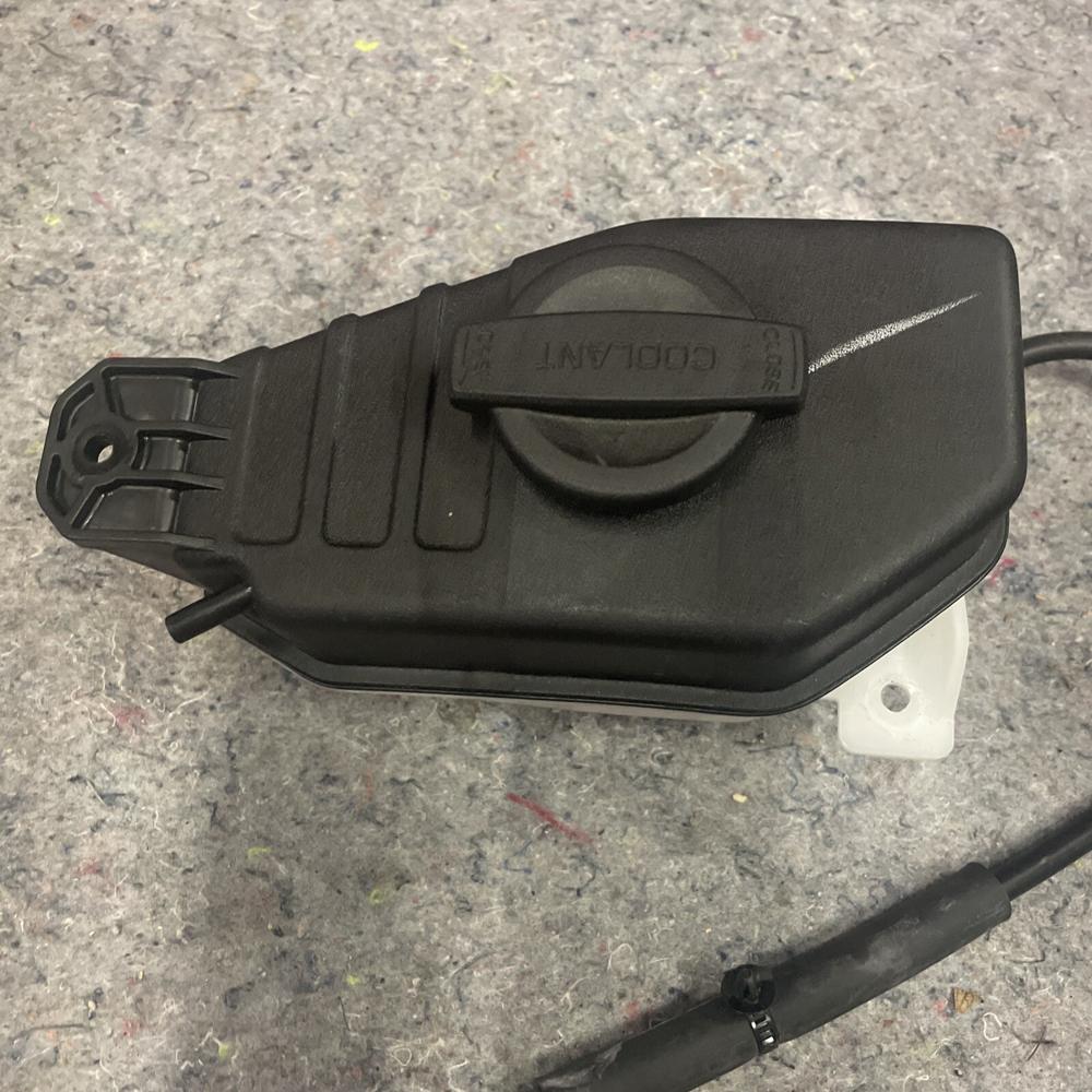2024 Kia Telluride Radiator Coolant Overflow Bottle Reservoir Tank OEM – photo 4