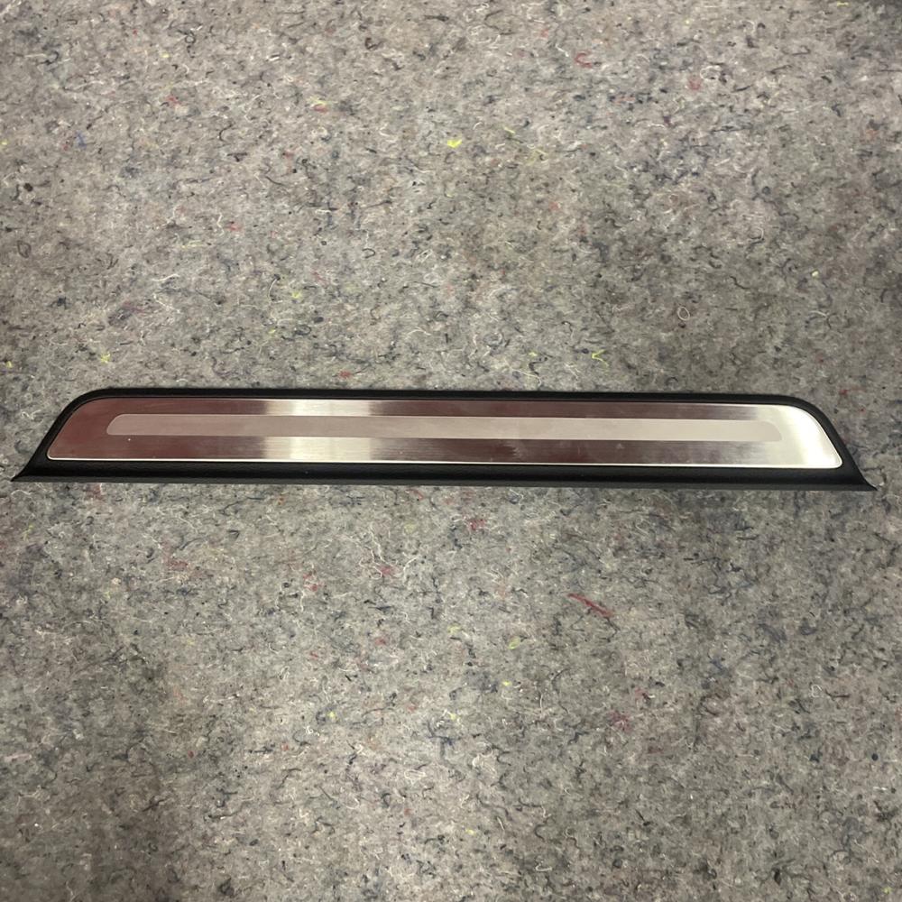 Kia Telluride Front Left Door Sill Step Scuff Plate Trim Cover OEM 2024 – photo 1
