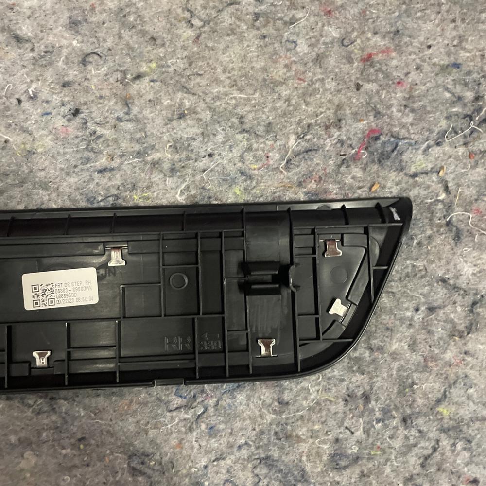 Kia Telluride Front Left Door Sill Step Scuff Plate Trim Cover OEM 2024 – photo 3