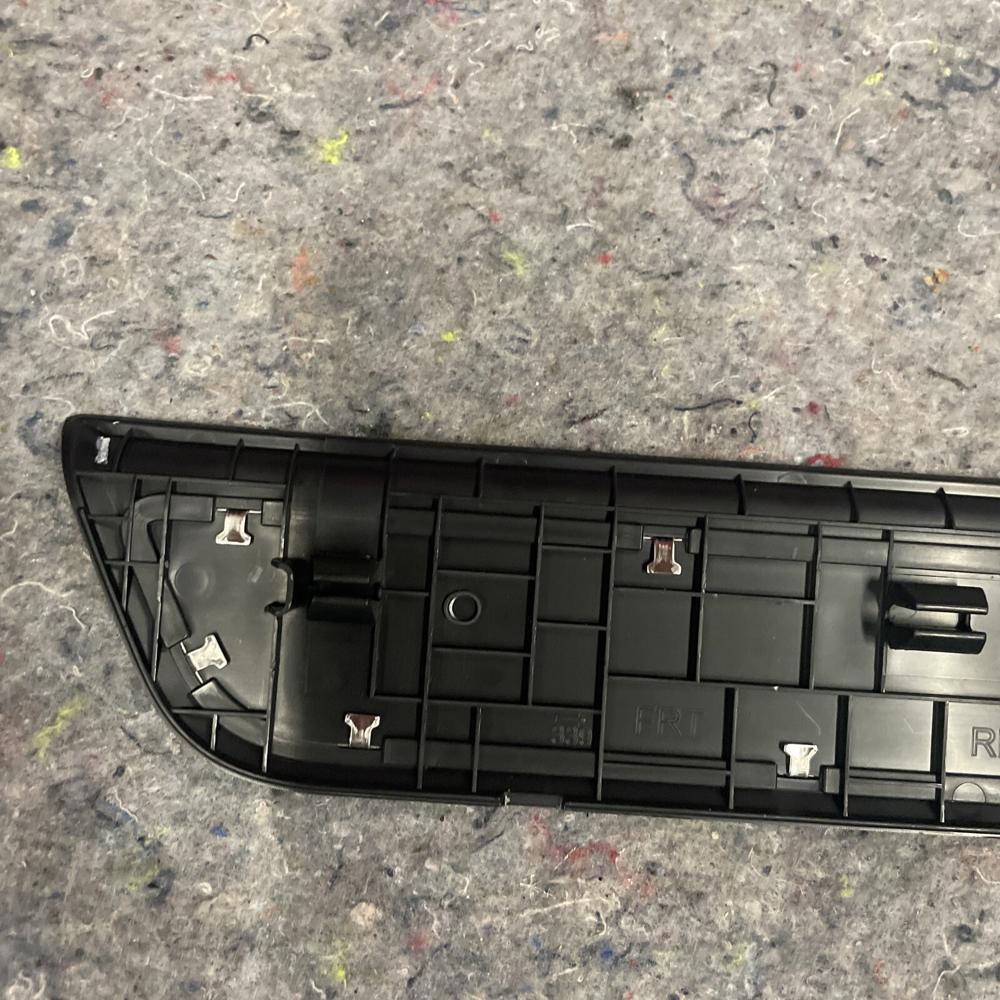 Kia Telluride Front Left Door Sill Step Scuff Plate Trim Cover OEM 2024 – photo 4
