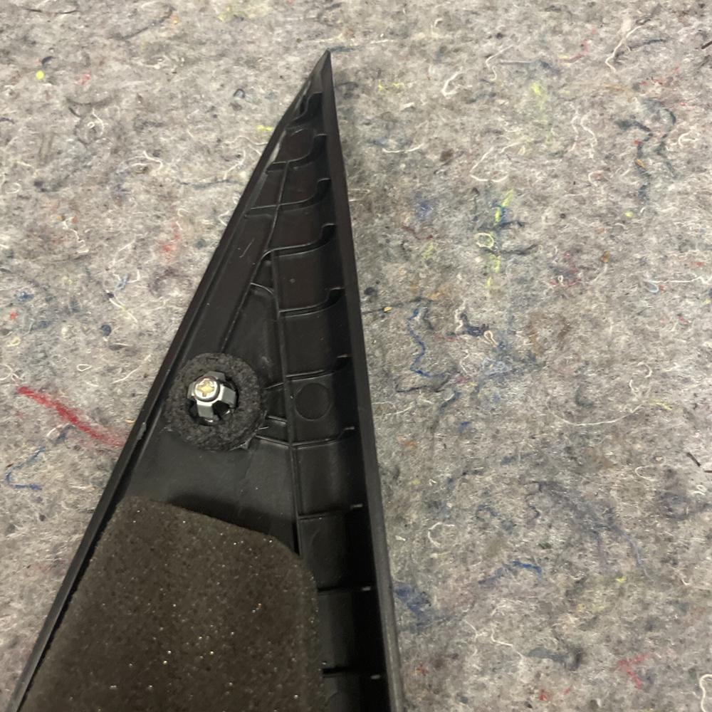2024 Kia Telluride Rear RH Door Trim Corner Cover Panel OEM – photo 4