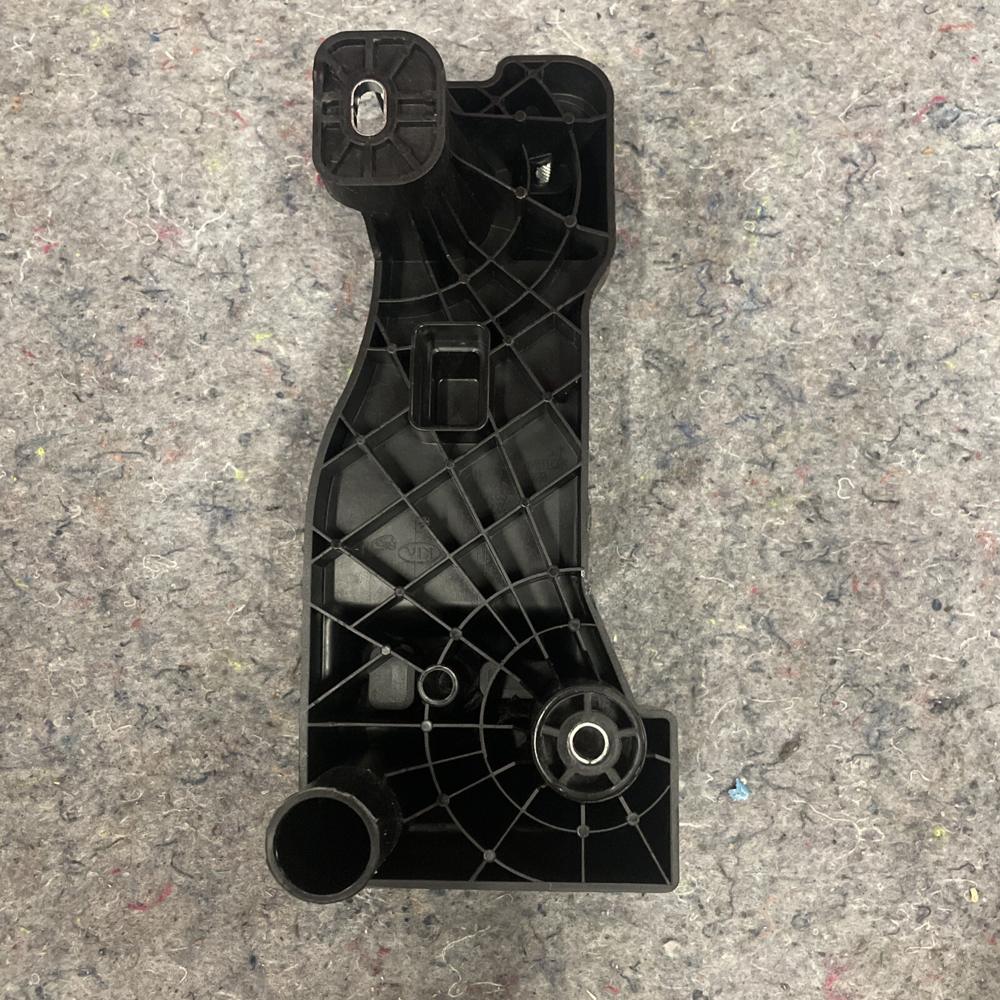 2024 Kia Telluride Gas Pedal Accelerator Mount Bracket Support OEM – photo 3
