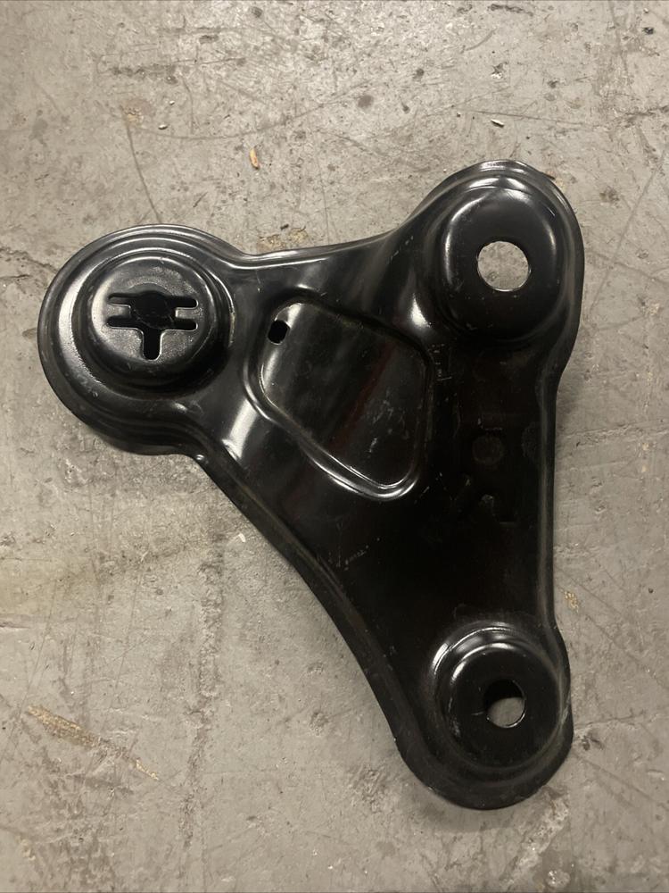 Kia Telluride Front Subframe Crossmember Right Side Stay Bracket OEM 2024 – photo 1