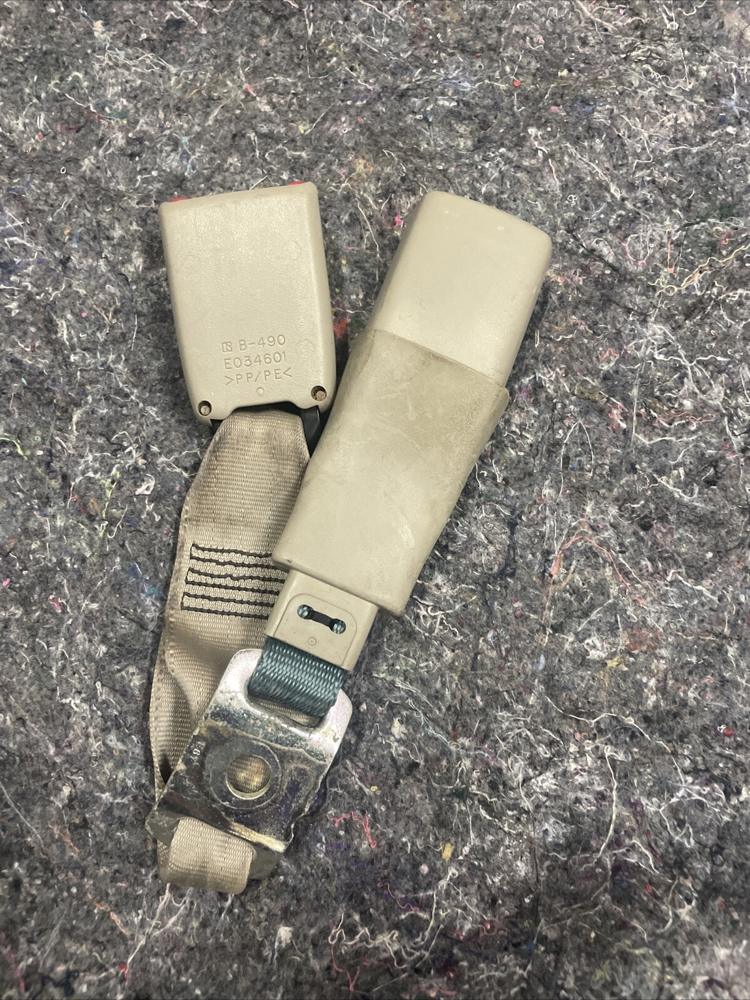 2004-2009 Toyota Prius Back Rear Center and Left Seat Belt Buckle Gray OEM – photo 2