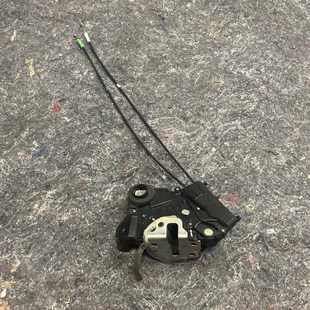 Toyota Yaris 2012 Passenger Side Left Front Door Lock Mechanism – photo 3
