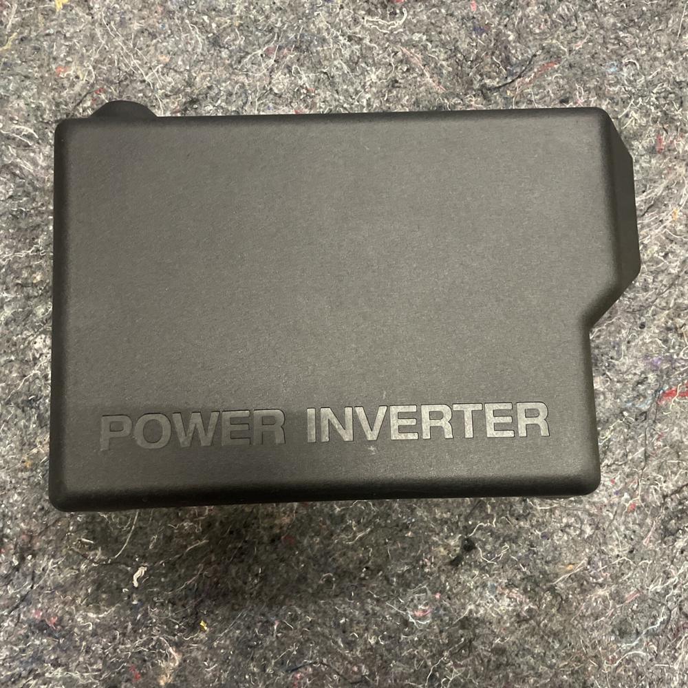 2017-2019 Ford F250 F350 Power Inverter OEM Front Cover~minor Scratches~ – photo 1