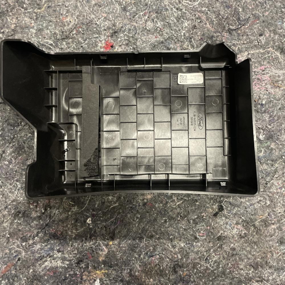 2017-2019 Ford F250 F350 Power Inverter OEM Front Cover~minor Scratches~ – photo 2