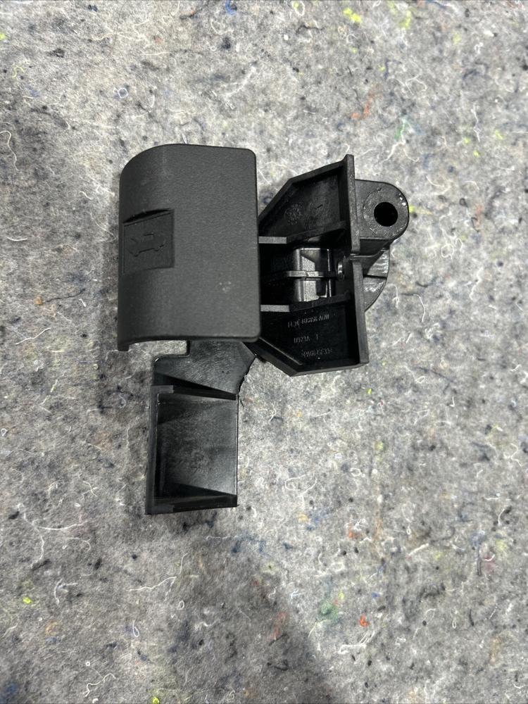 2018 Ford F250 Super Duty Hood Release Handle – photo 1
