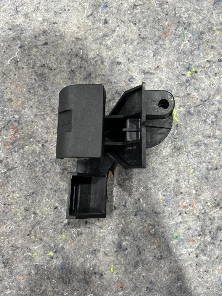 2018 Ford F250 Super Duty Hood Release Handle – photo 2