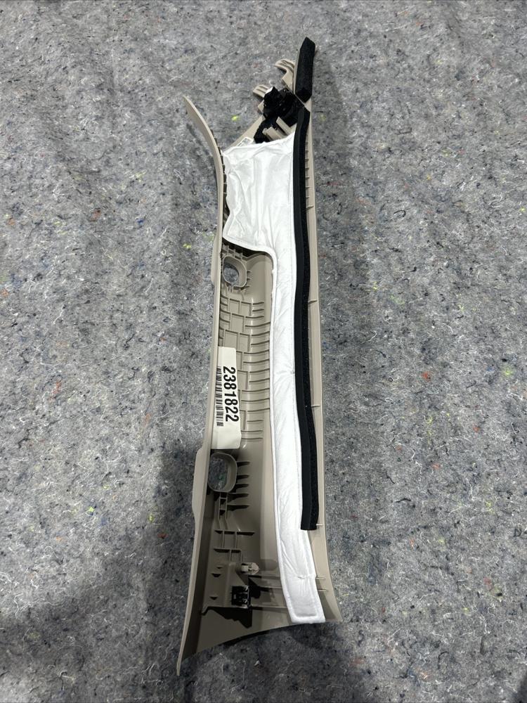 Ford Expedition OEM Pilar Trim Light Sandstone Left LH – photo 2