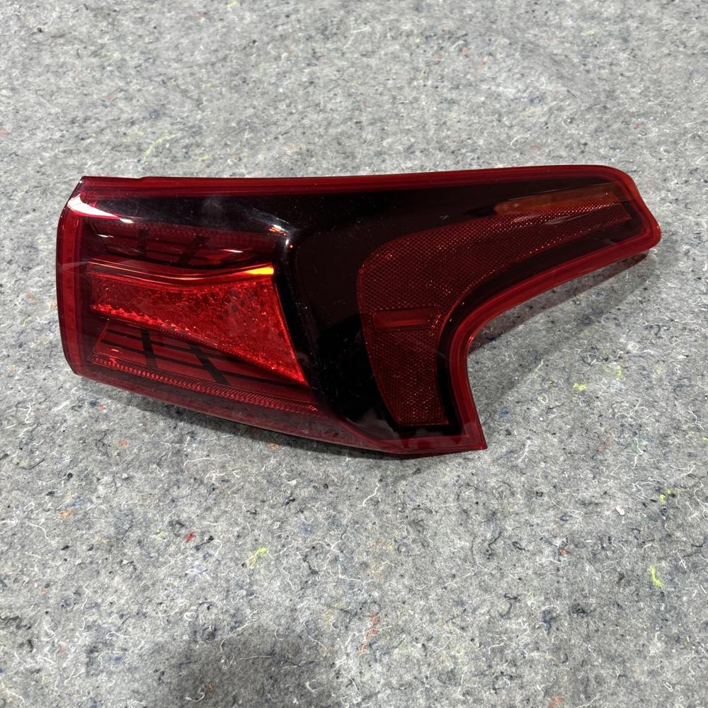 2019 2020 Hyundai Santa Fe Right Passenger Side Taillight OEM – photo 1