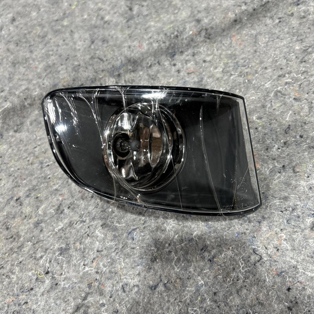 BMW RH Fog Driving Light Triangle OEM CFWJ0462C – photo 1
