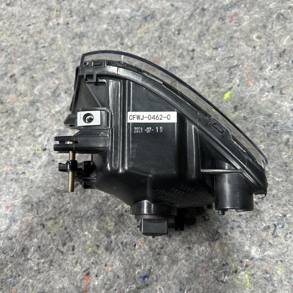 BMW RH Fog Driving Light Triangle OEM CFWJ0462C – photo 2
