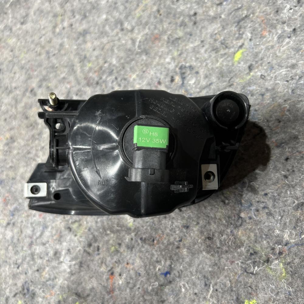 BMW RH Fog Driving Light Triangle OEM CFWJ0462C – photo 4