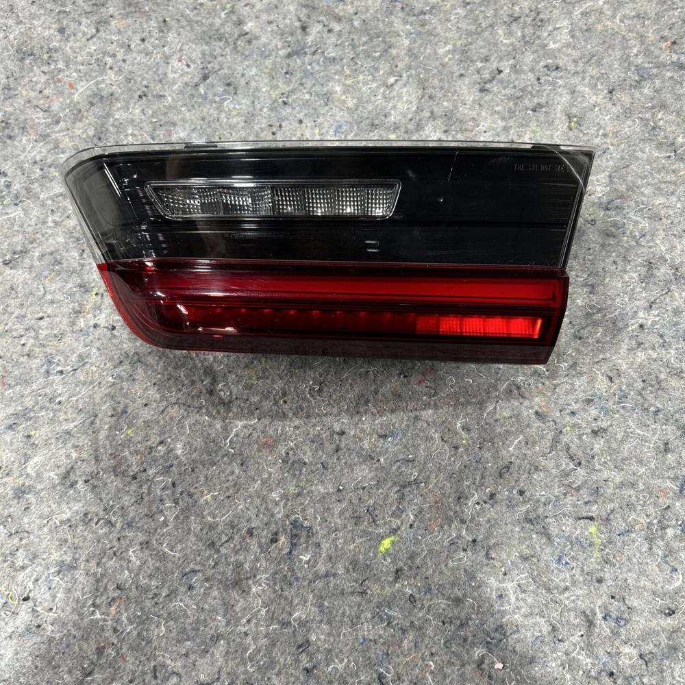 BMW 3 G20 330e Rear Left Side Tailgate Taillight – photo 1