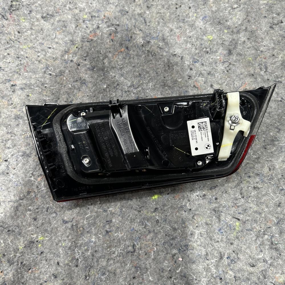 BMW 3 G20 330e Rear Left Side Tailgate Taillight – photo 2