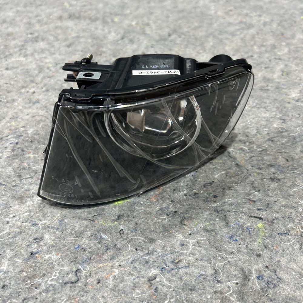 BMW LH Fog Driving Light Triangle OEM CFWJ0462C – photo 1