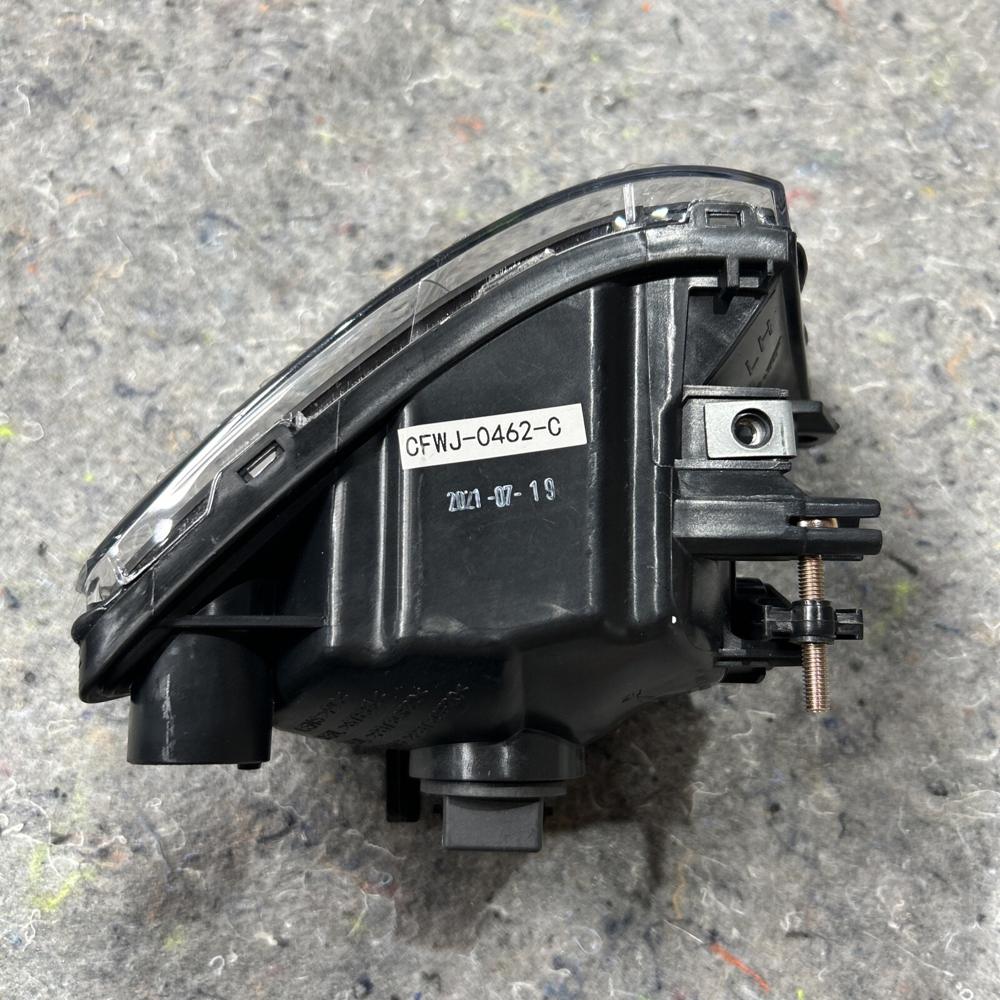 BMW LH Fog Driving Light Triangle OEM CFWJ0462C – photo 2
