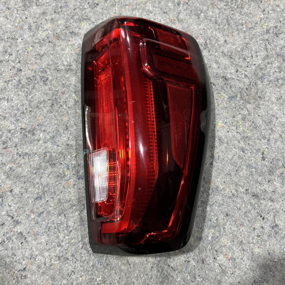 OEM | 2019 - 2023 GMC Sierra 1500 Full LED Headlight (right/passenger) – photo 1