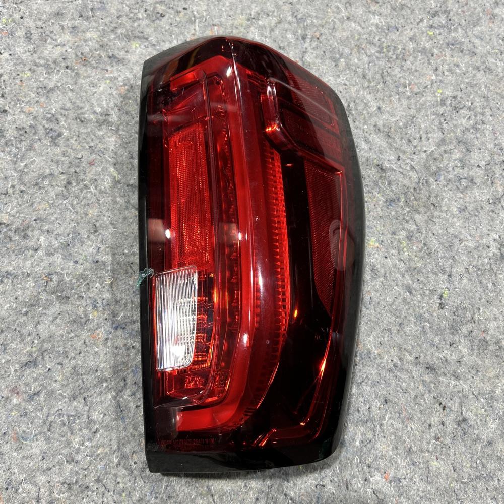 OEM | 2019 - 2023 GMC Sierra 1500 Full LED Headlight (right/passenger) – photo 2