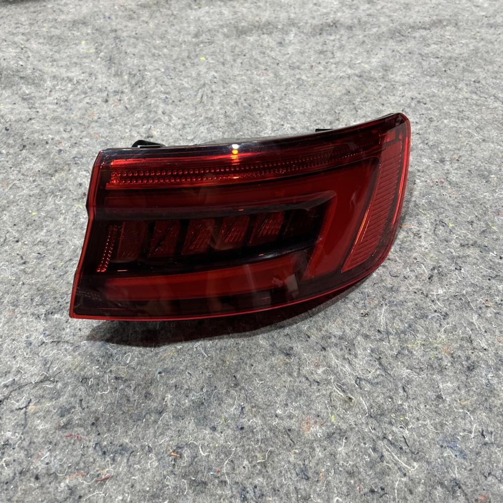Audi A4 2018 2SD01224604 RH Taillight OEM – photo 1