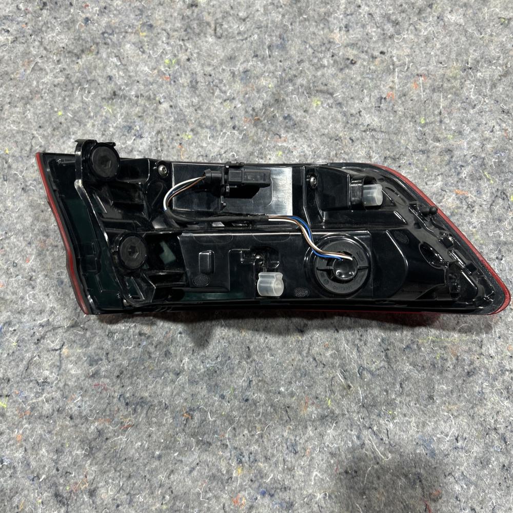 Audi A4 2018 2SD01224604 RH Taillight OEM – photo 2