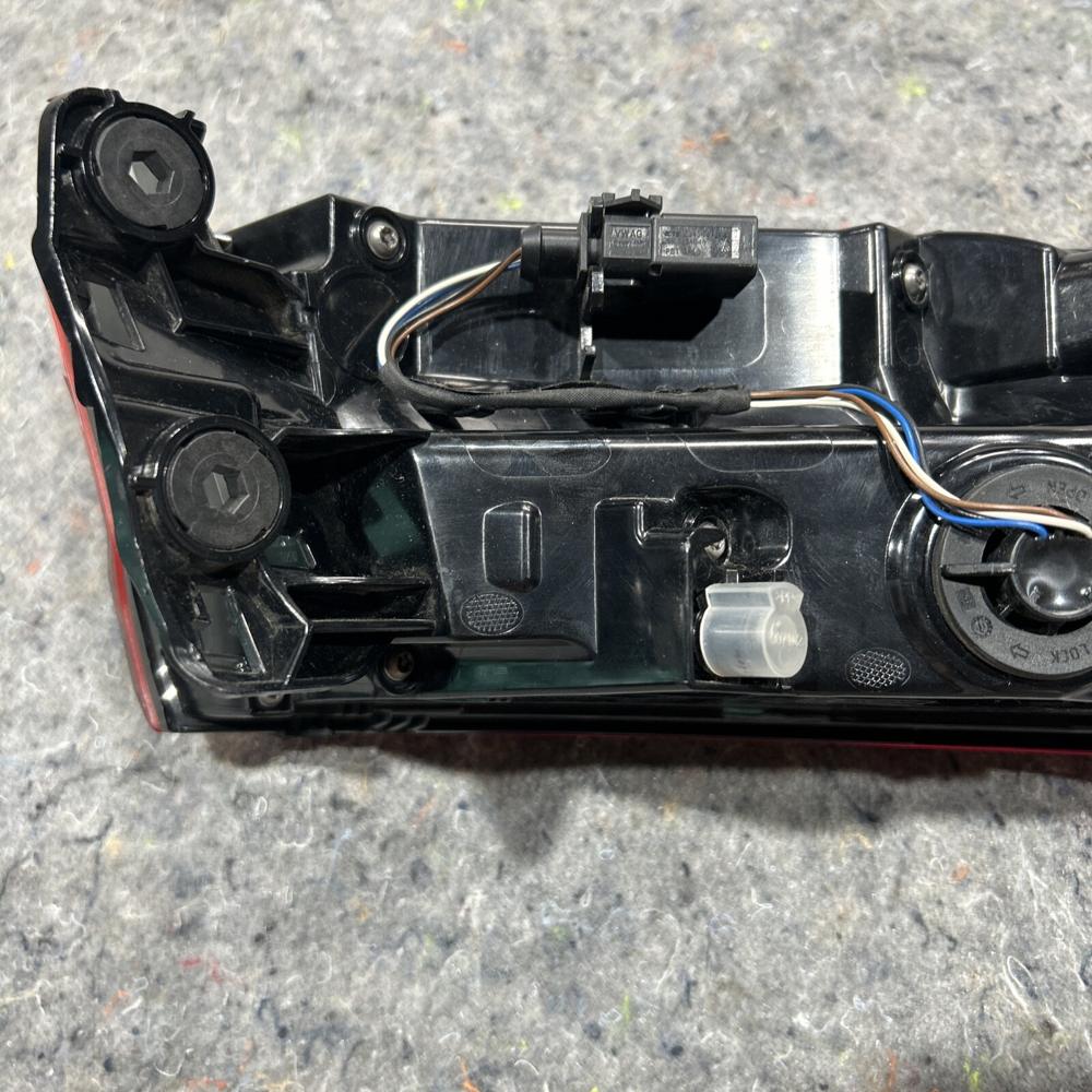 Audi A4 2018 2SD01224604 RH Taillight OEM – photo 3